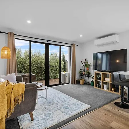 Charming 2-Bedroom Townhouse